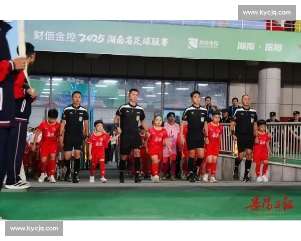 湘超首用 AI 自动跟拍,足球赛事直播迈入智能时代 湘超首用 AI 自动跟拍,足球赛事直播迈入智能时代