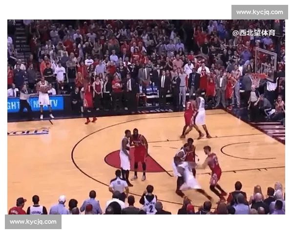 黄曼巴的闪电传奇:罗伊用流畅与绝杀镌刻的篮球绝响 黄曼巴的闪电传奇:罗伊用流畅与绝杀镌刻的篮球绝响